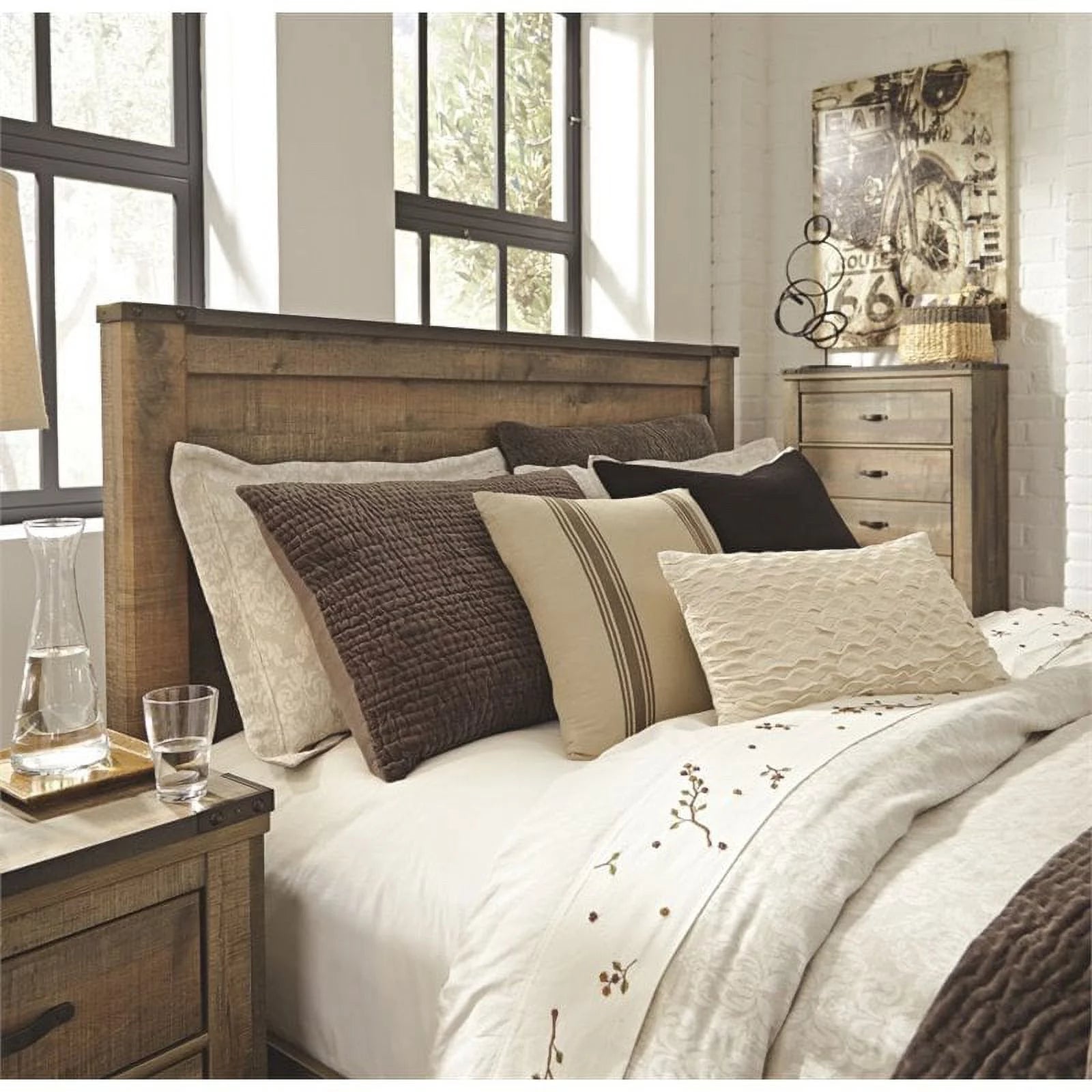 Brown Queen Wood Panel Bed L666