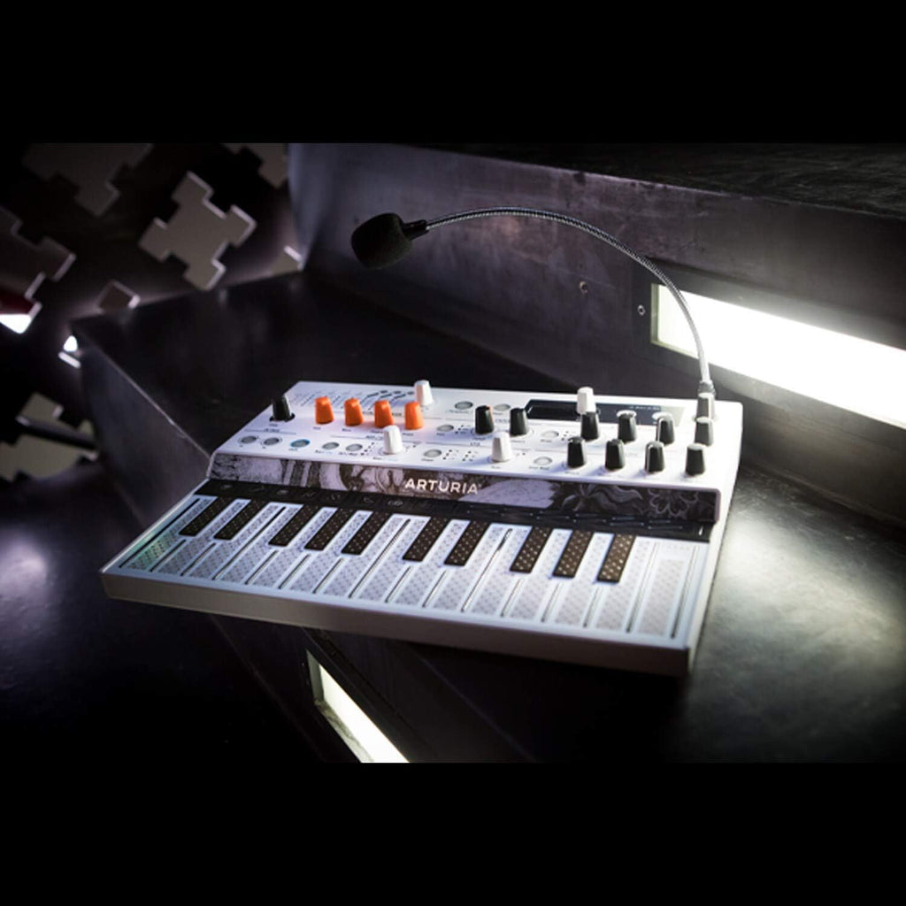 Hybrid Synthesizer Y882780