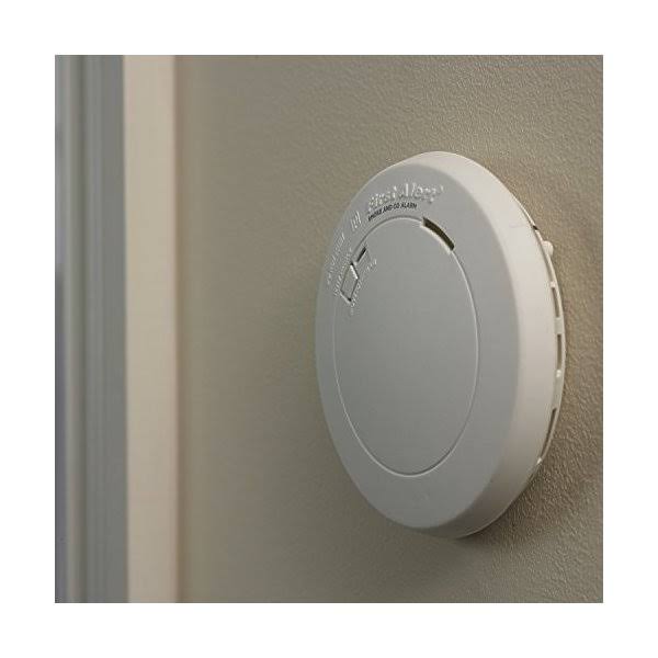 10-Year Combination Carbon Monoxide and Photoelectric Smoke Alarm L9252