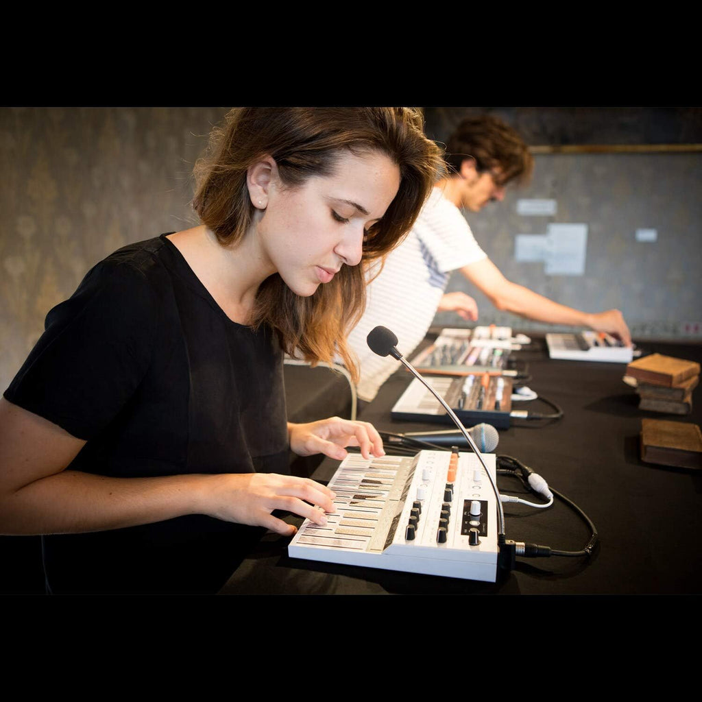 Hybrid Synthesizer Y882780