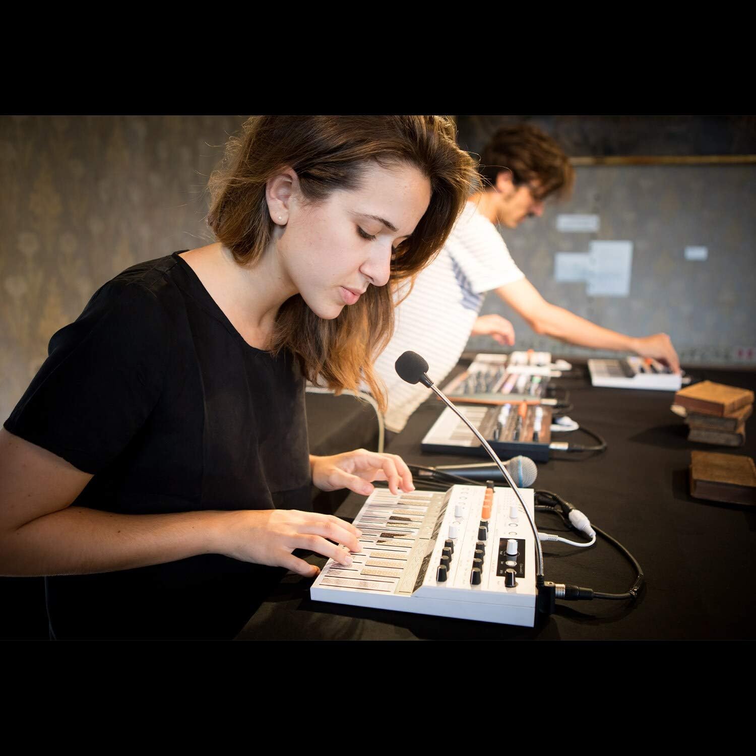 Hybrid Synthesizer Y882780
