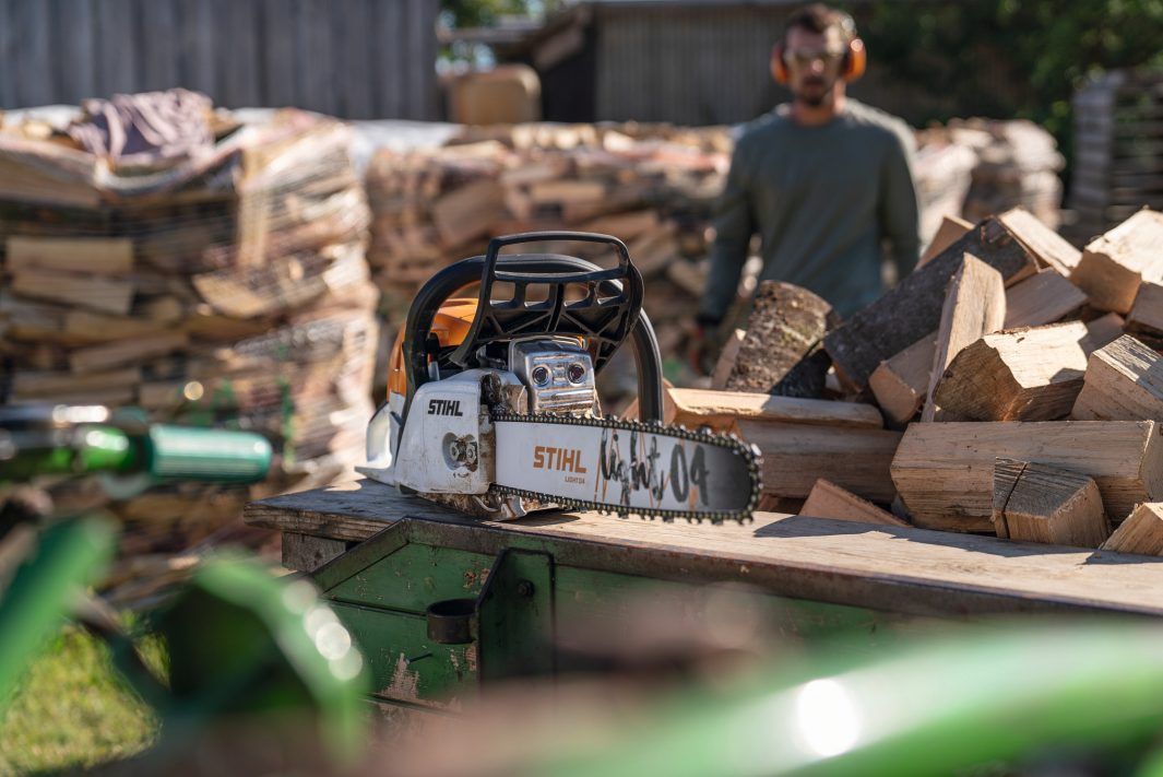 GASOLINE CHAINSAW R944